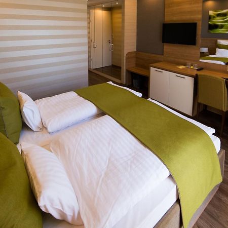 Bh Kristaly Hotell Debrecen Exteriör bild