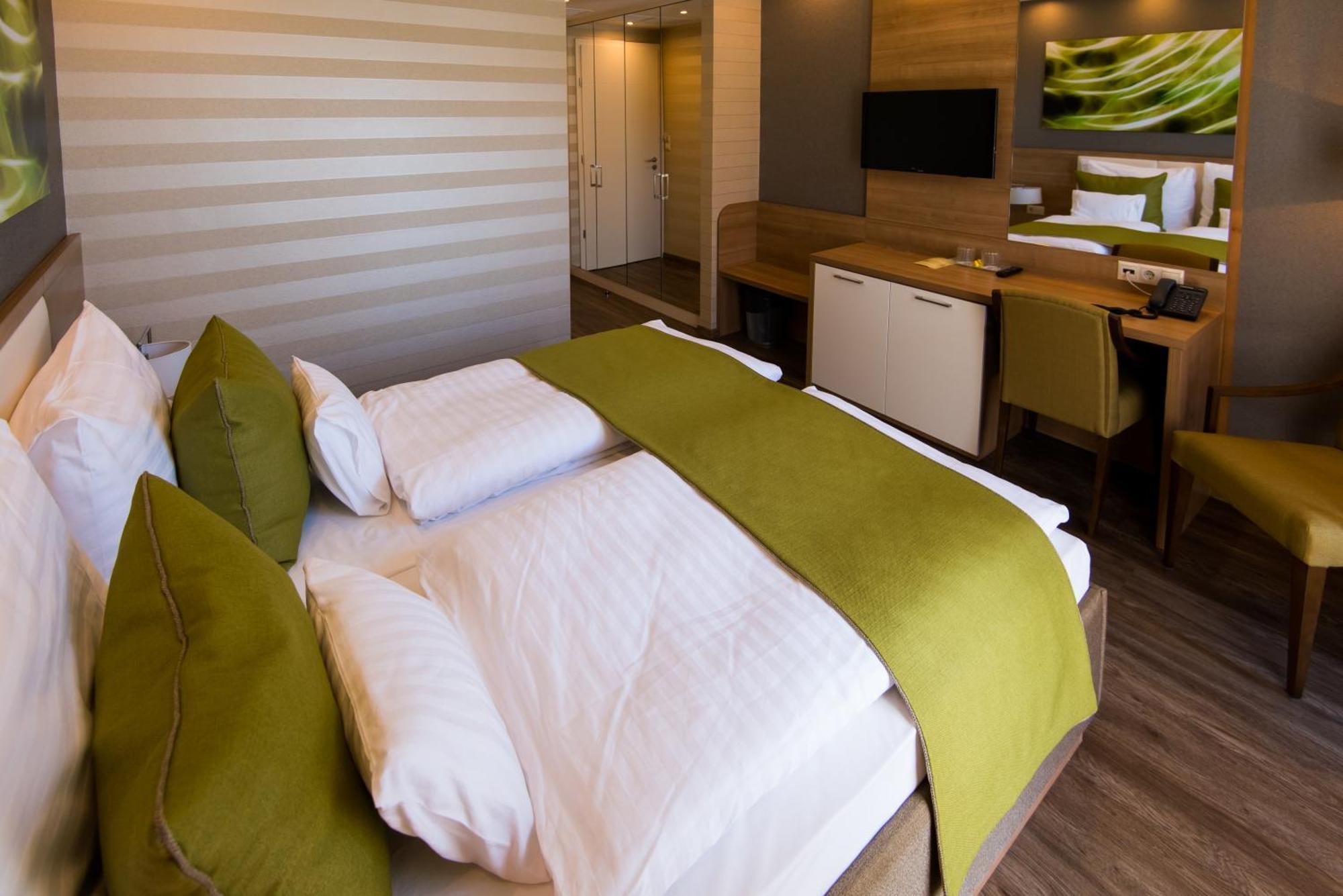 Bh Kristaly Hotell Debrecen Exteriör bild