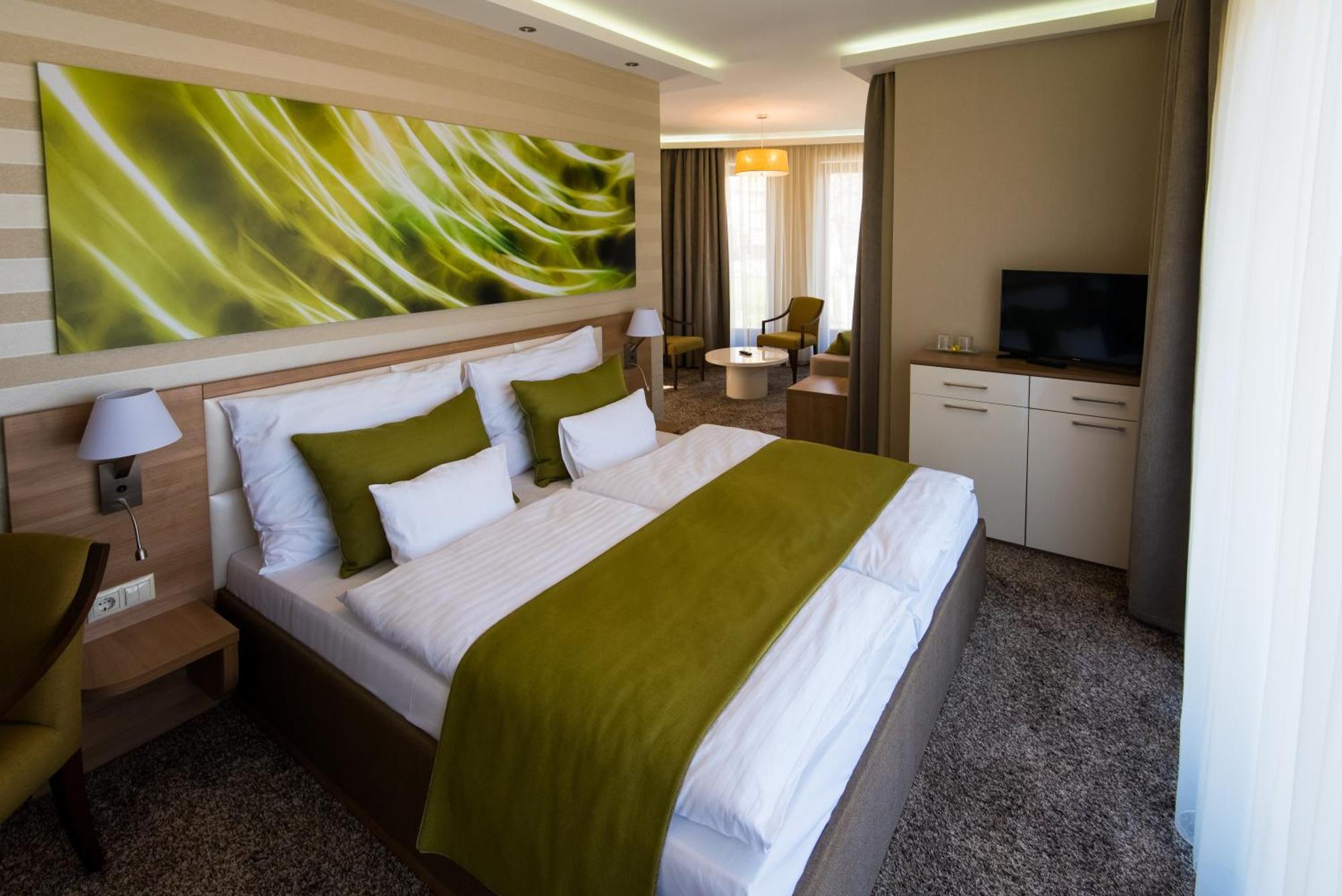 Bh Kristaly Hotell Debrecen Exteriör bild