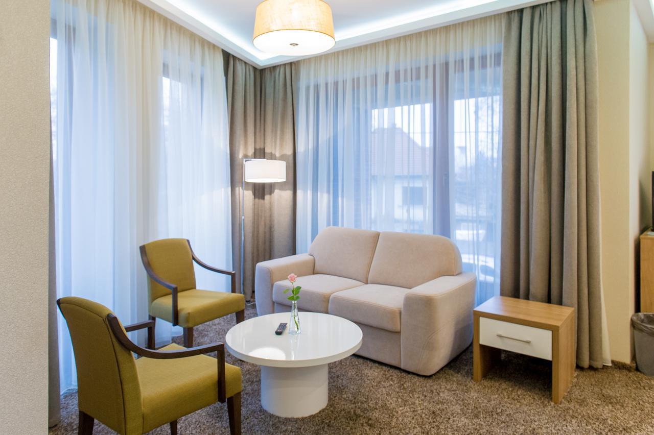 Bh Kristaly Hotell Debrecen Exteriör bild