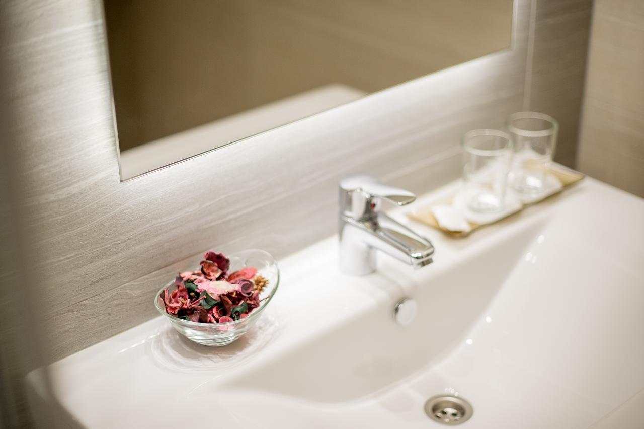 Bh Kristaly Hotell Debrecen Exteriör bild