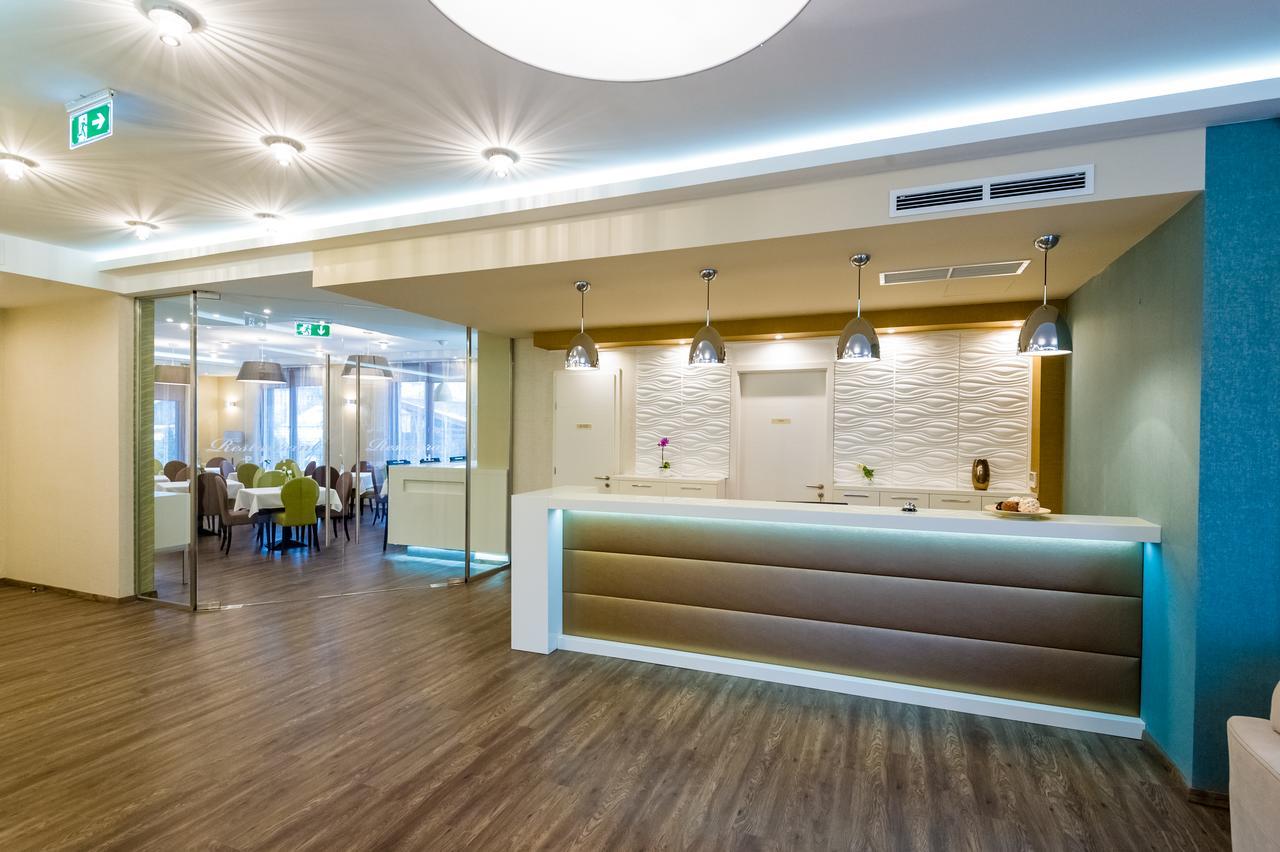Bh Kristaly Hotell Debrecen Exteriör bild