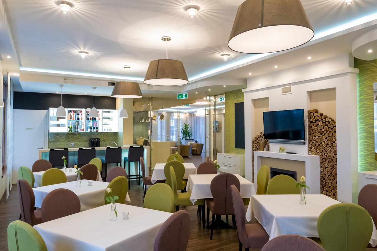 Bh Kristaly Hotell Debrecen Exteriör bild
