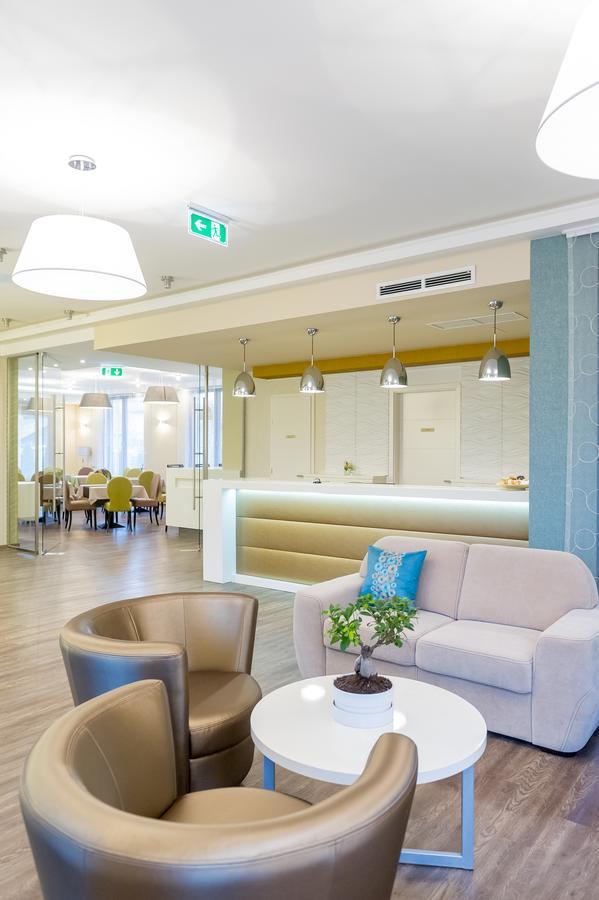Bh Kristaly Hotell Debrecen Exteriör bild