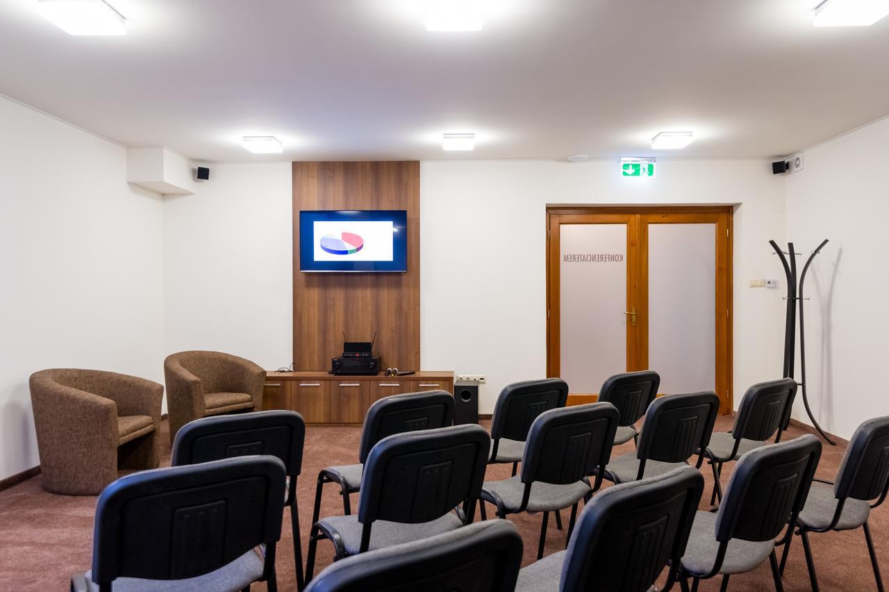 Bh Kristaly Hotell Debrecen Exteriör bild