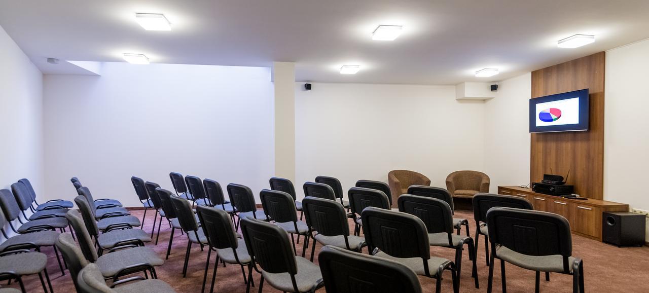 Bh Kristaly Hotell Debrecen Exteriör bild