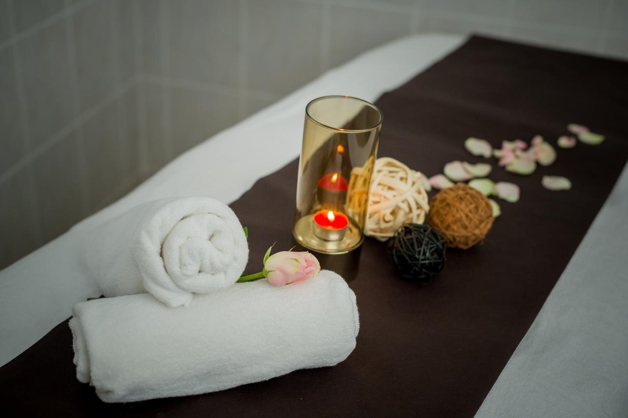 Bh Kristaly Hotell Debrecen Exteriör bild