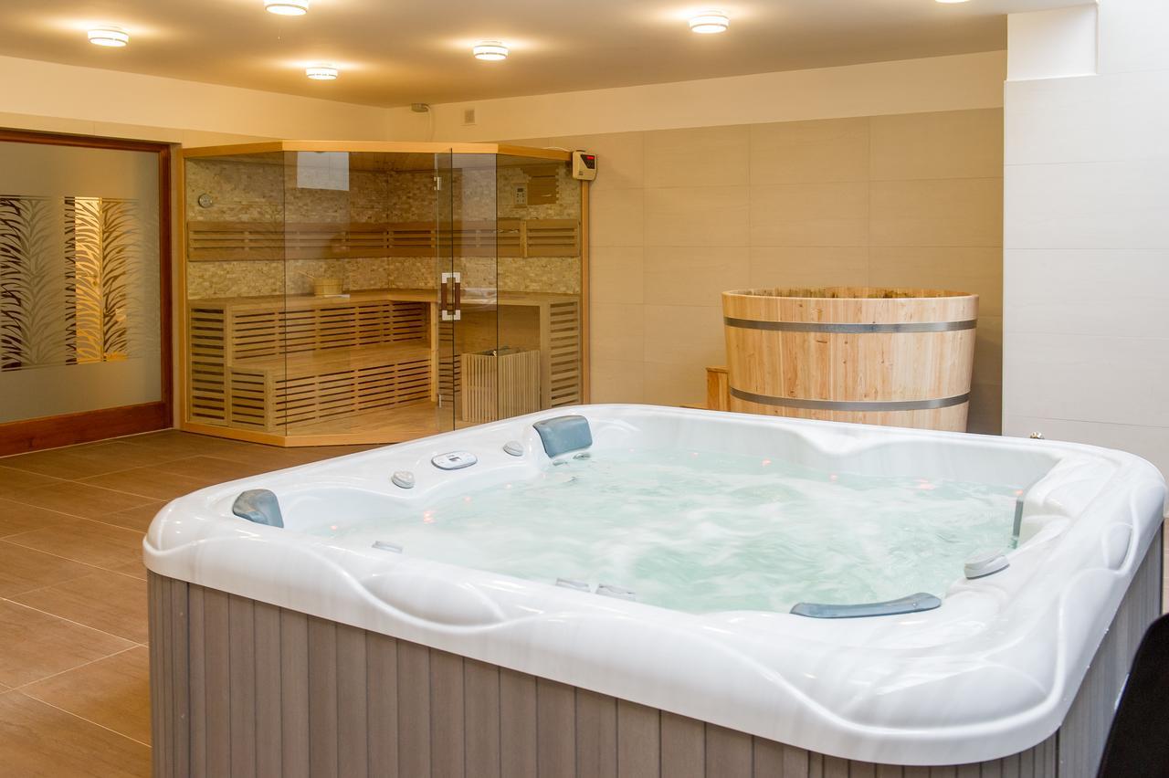 Bh Kristaly Hotell Debrecen Exteriör bild