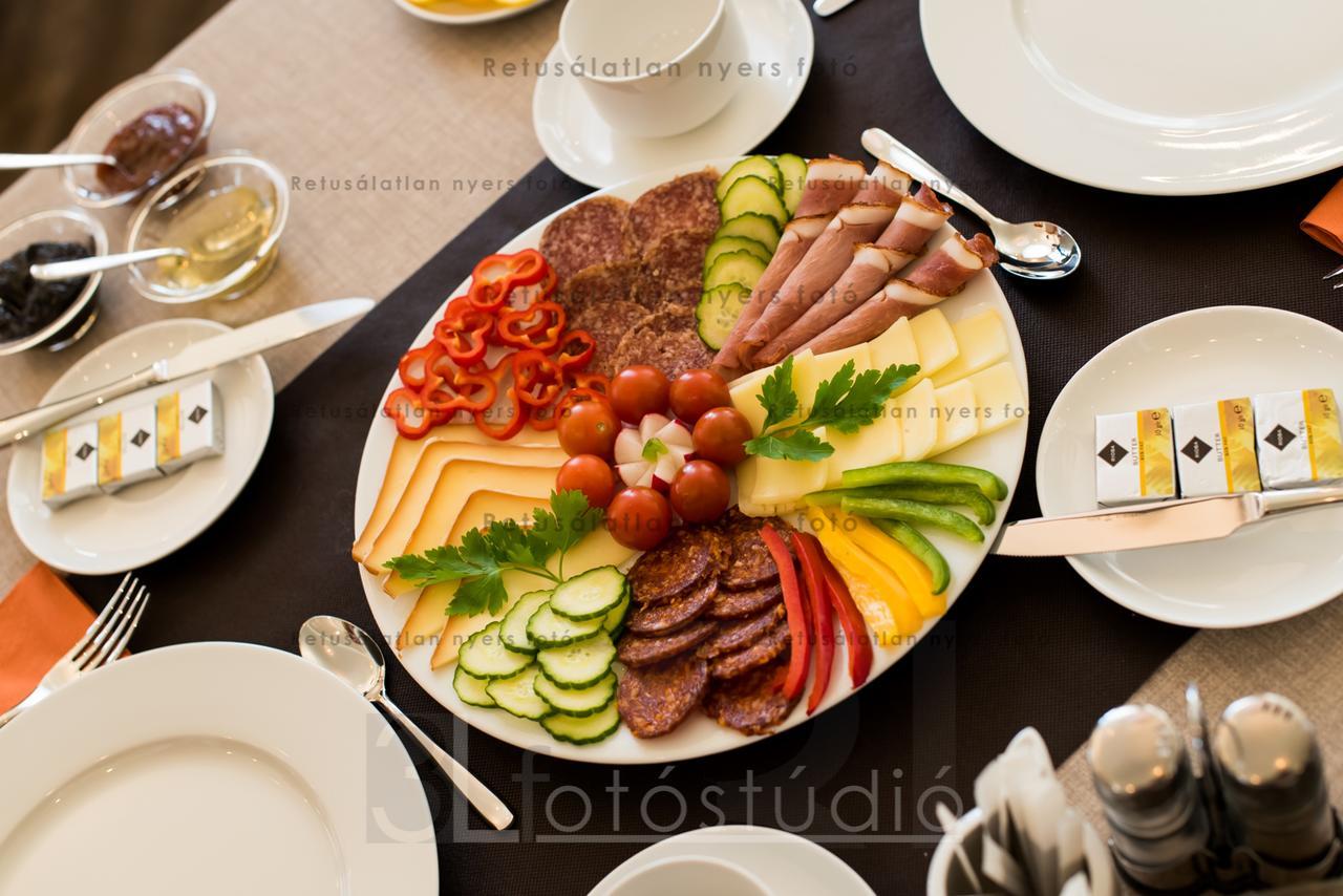 Bh Kristaly Hotell Debrecen Exteriör bild